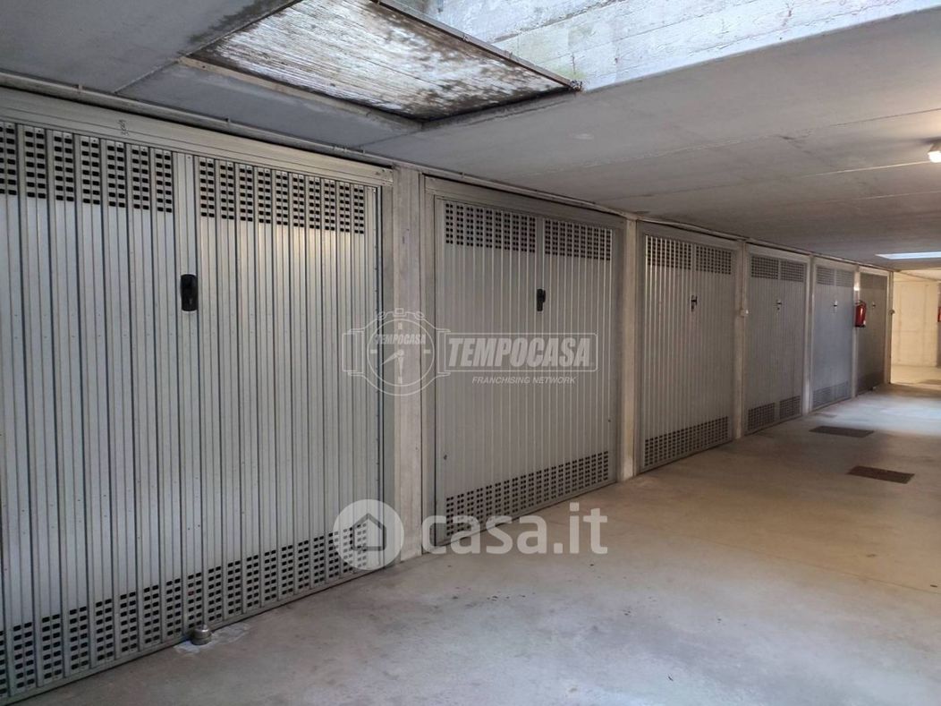 Garage/Posto auto in Vendita in Via Antonio Berlese 1 a Milano