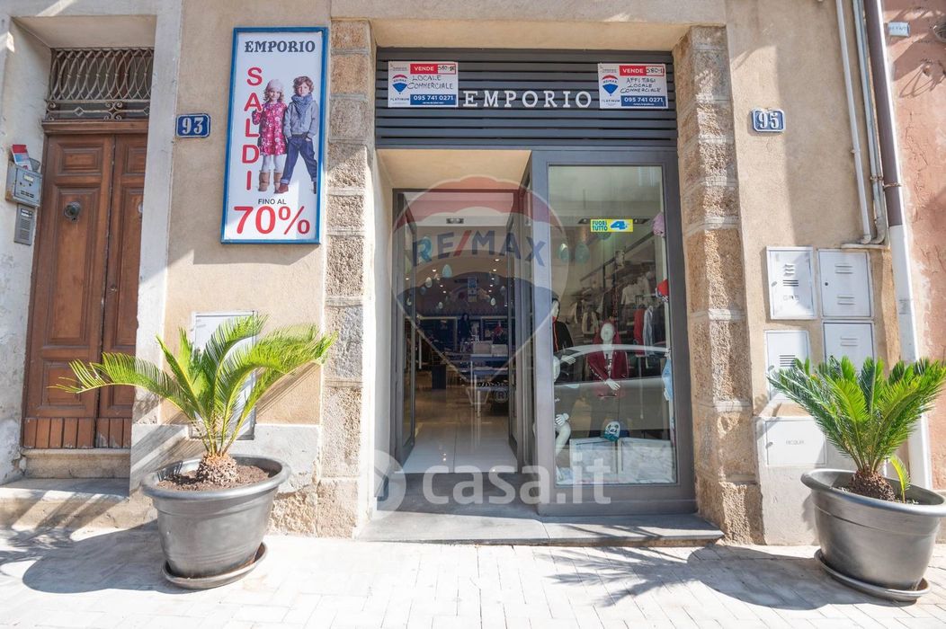 Negozio/Locale commerciale in Vendita in Via Roma 95 a Caltagirone