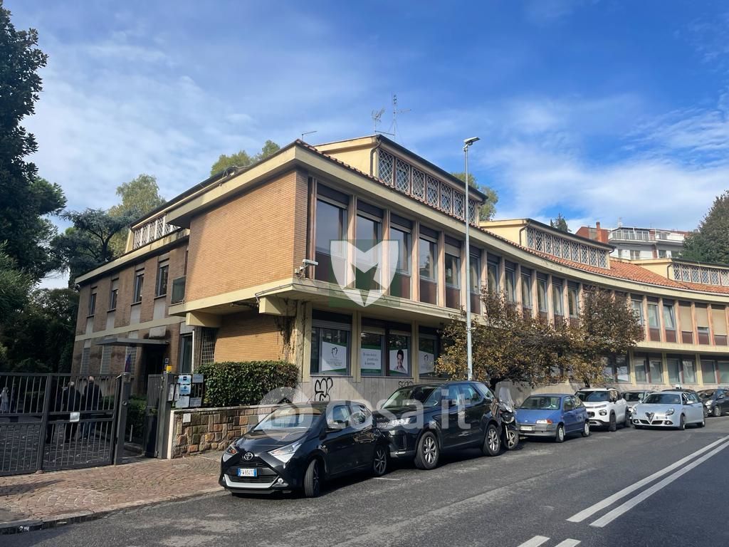 Ufficio in Affitto in Via delle Montagne Rocciose a Roma