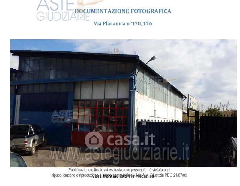 Negozio/Locale commerciale in Vendita in Via Placanica 176 a Roma