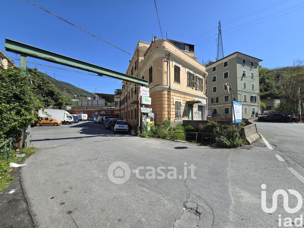 Negozio/Locale commerciale in Vendita in Via Borzoli 39 a Genova