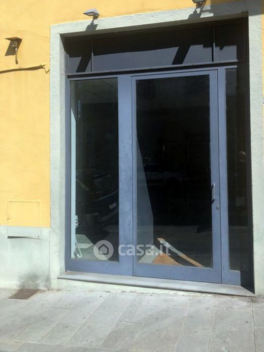 Negozio/Locale commerciale in Affitto in Piazza Giuseppe Garibaldi a Fiesole