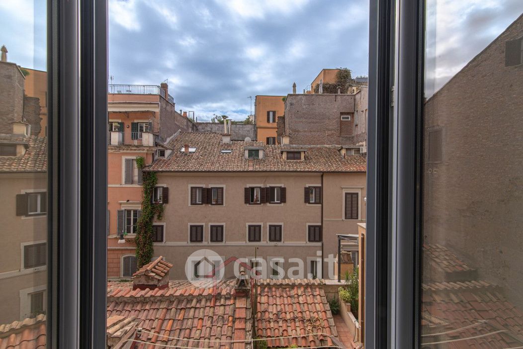 Appartamento in Vendita in Via del Corso a Roma
