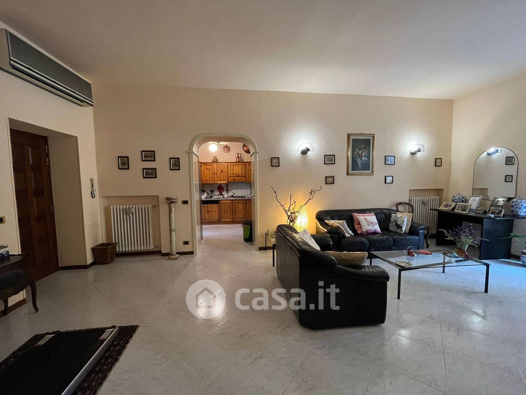 Appartamento in Vendita in Vicolo Santa Margherita a Piacenza