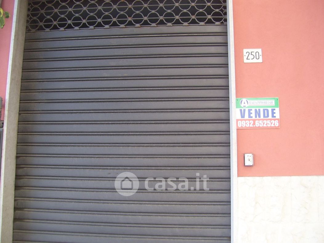 Negozio/Locale commerciale in Vendita in Via ARCHIMEDE 250 a Ragusa