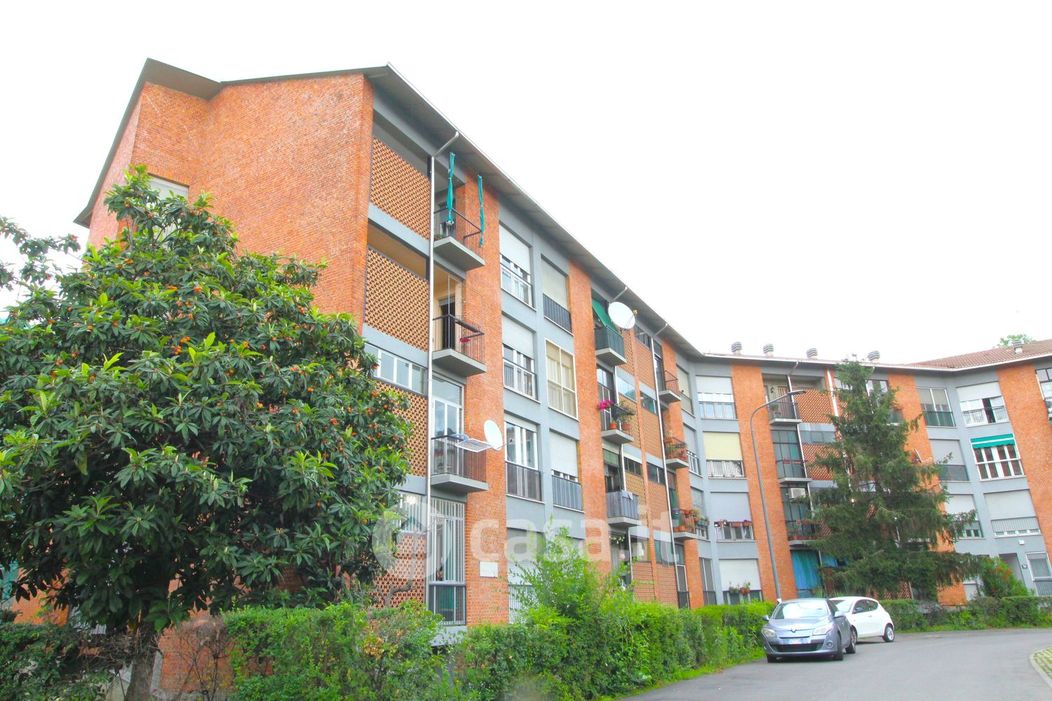 Appartamento in Vendita in Via Val Lagarina a Milano