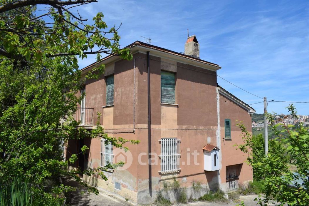 Casa indipendente in Vendita in Strada San Donato a Chieti