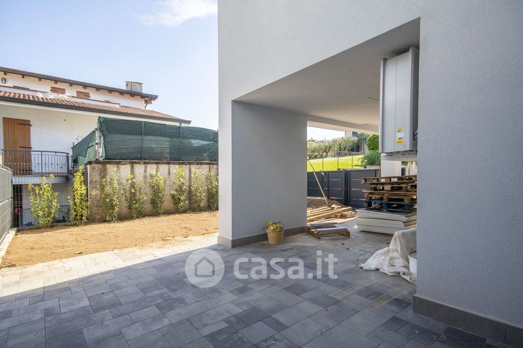 Casa Bi/Trifamiliare in Vendita in Via Mantovana 59 a Castelnuovo del Garda