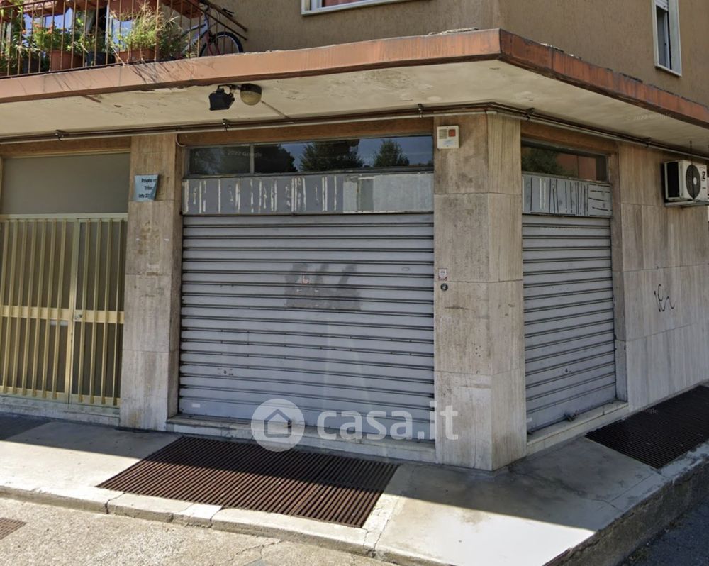 Negozio/Locale commerciale in Vendita in Via Italia 90 a Seriate