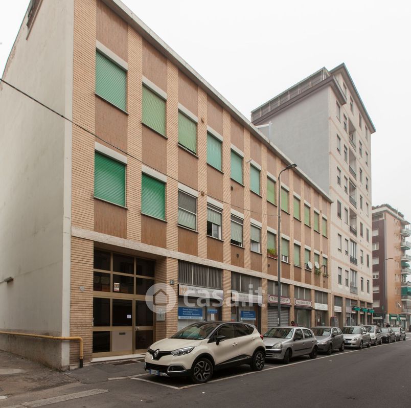 Negozio/Locale commerciale in Vendita in Via Michele Lessona 1 a Milano