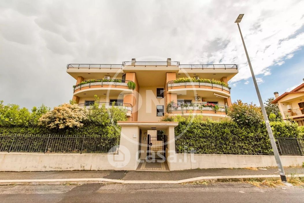 Appartamento in Vendita in Via Rocca di Botte 19 a Roma
