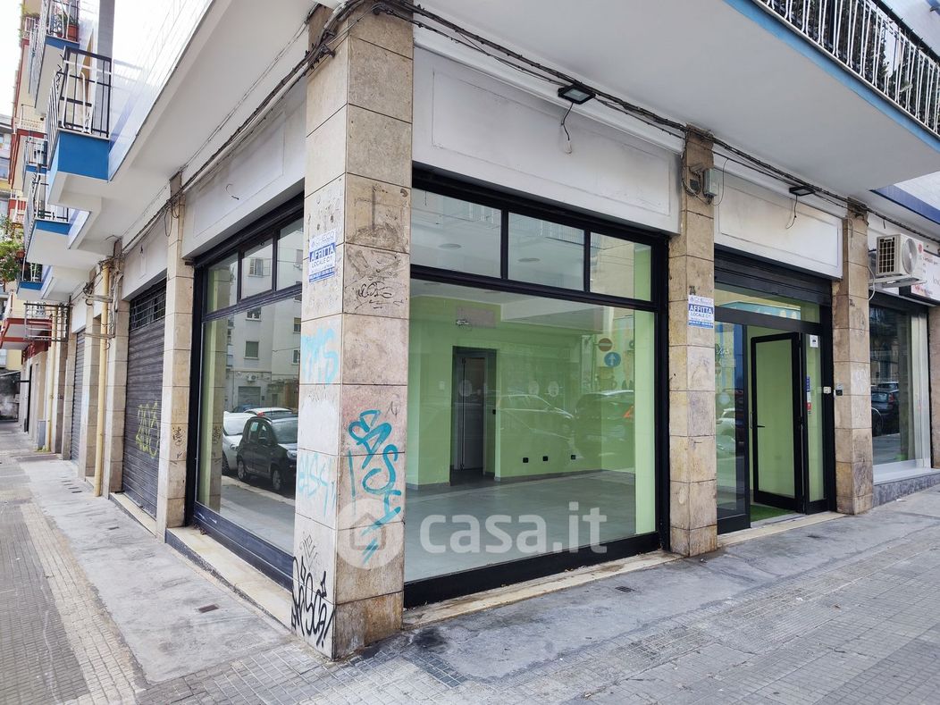 Negozio/Locale commerciale in Affitto in Corso Benedetto Croce 74 /A a Bari