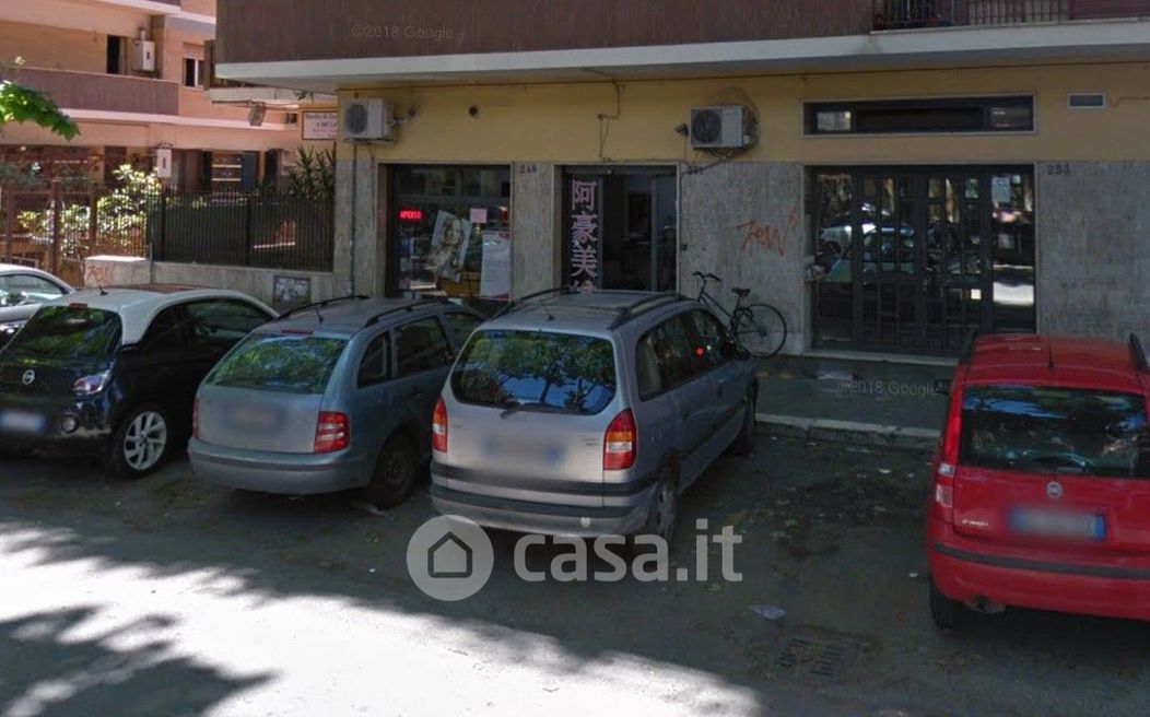 Negozio/Locale commerciale in Vendita in Corso Duca di Genova a Roma