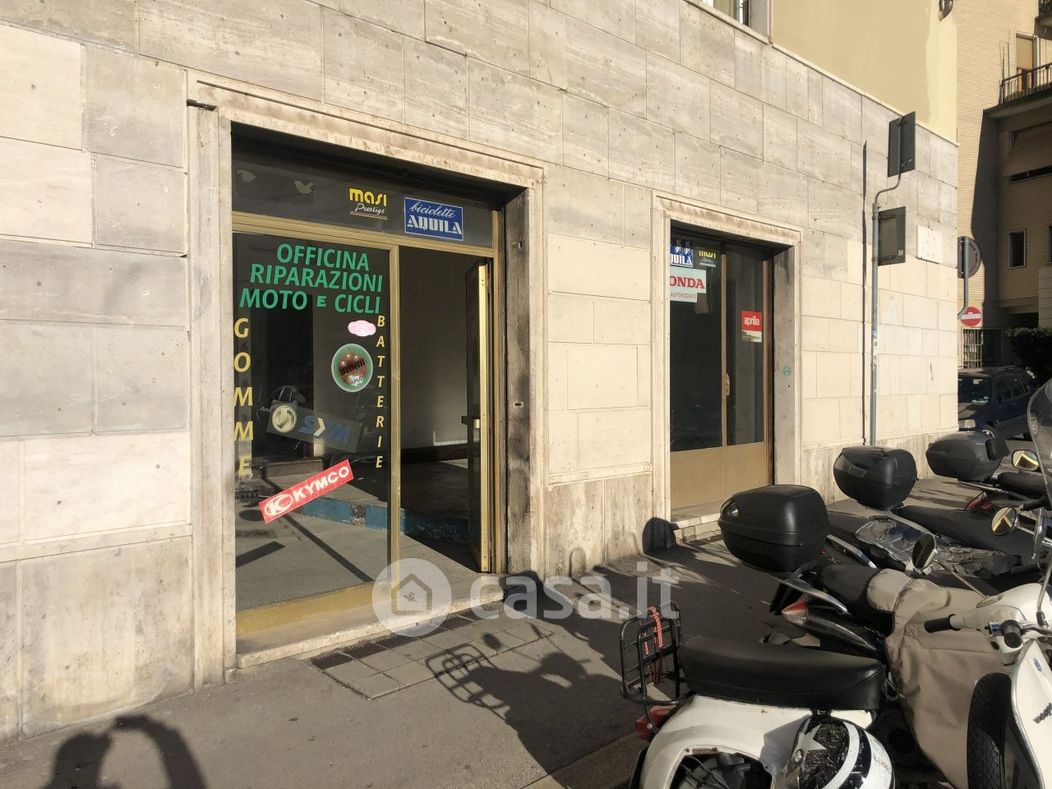 Negozio/Locale commerciale in Vendita in Largo Cesare Cantù a Firenze
