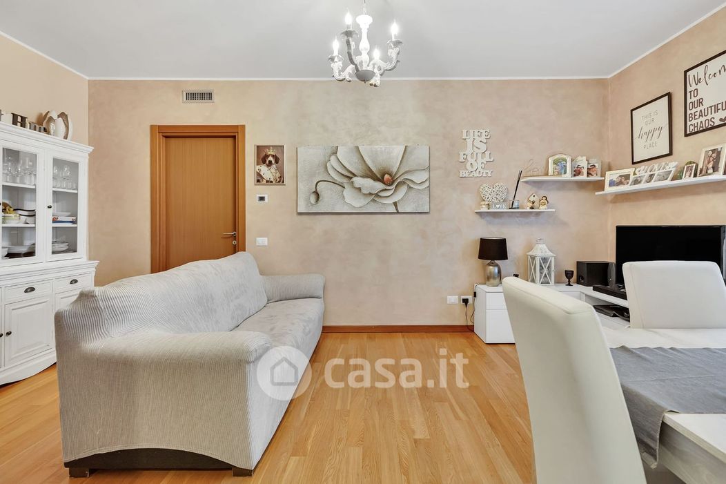 Appartamento in Vendita in Via Cefalù 24 /A a Milano