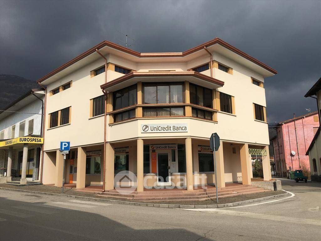 Negozio/Locale commerciale in Vendita in Piazza XX Settembre a Travesio