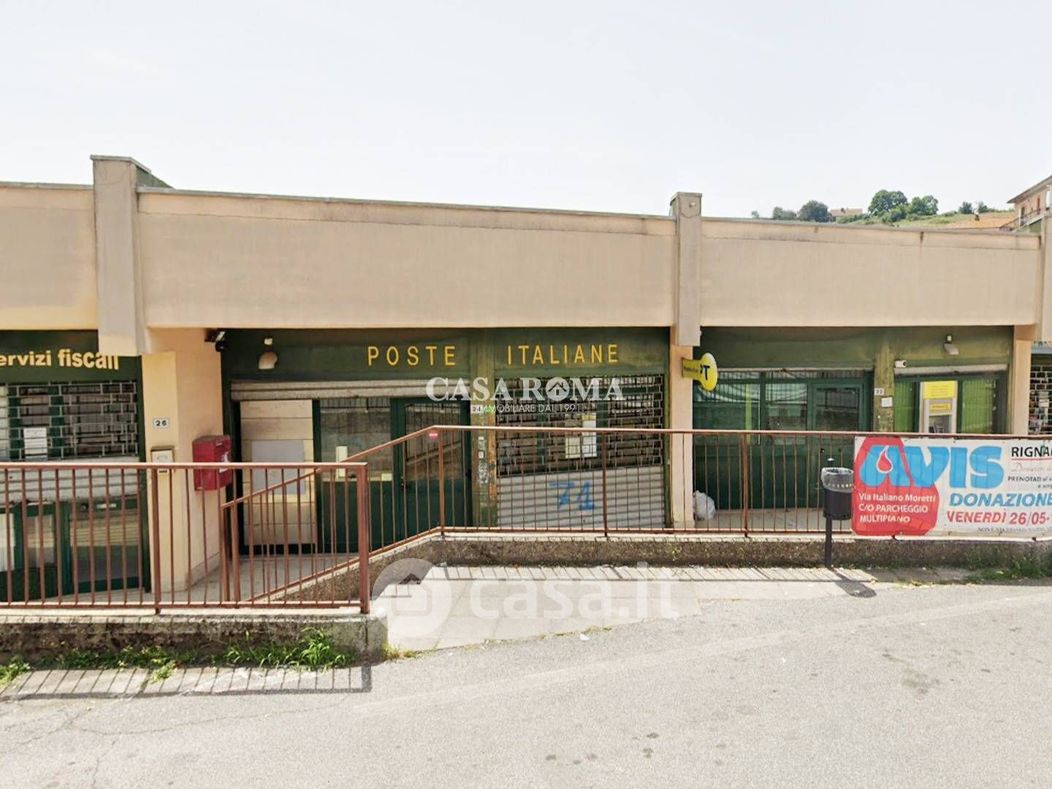 Negozio/Locale commerciale in Vendita in Via Sant'Abbondio a Rignano Flaminio