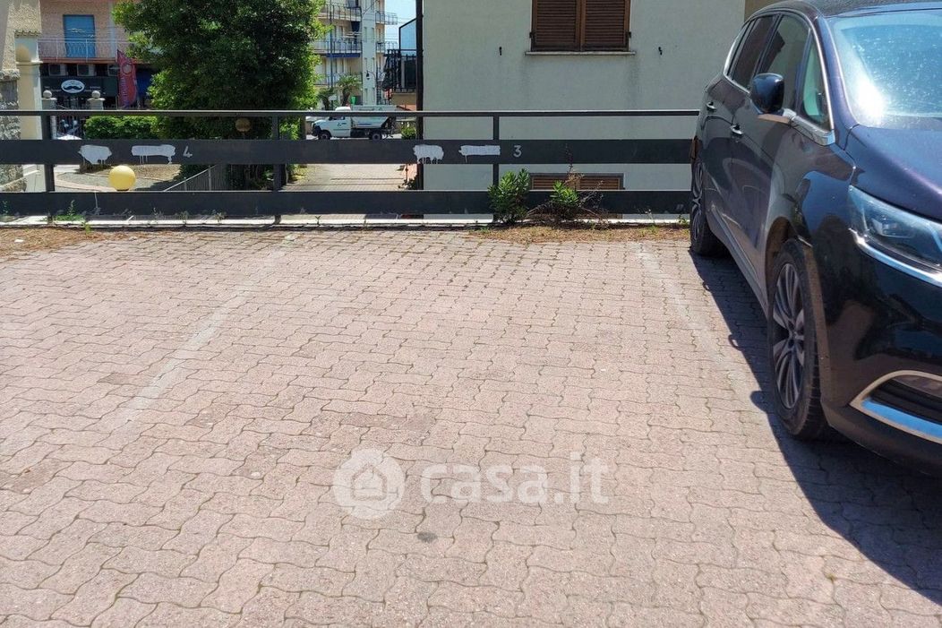 Garage/Posto auto in Vendita in Via de Medici a Ospedaletti
