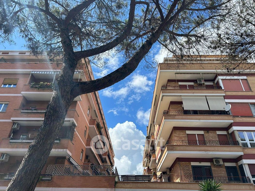 Appartamento in Vendita in Via Diego Simonetti 97 a Roma