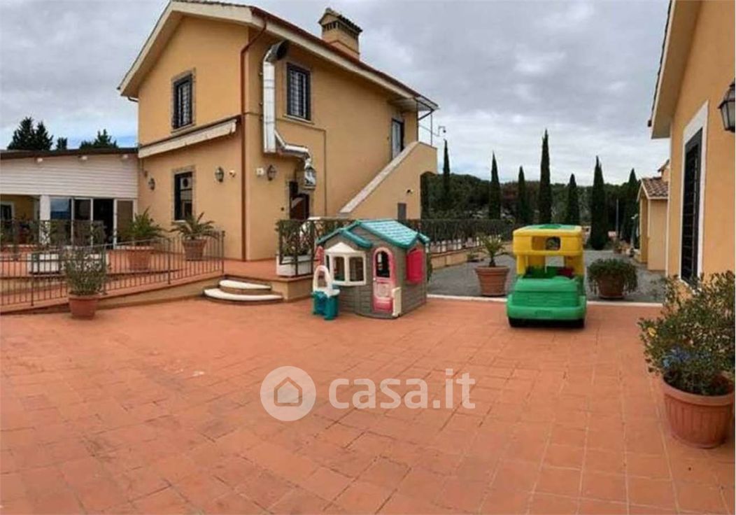 Villa in Vendita in Via Licio Giorgieri 55 a Roma