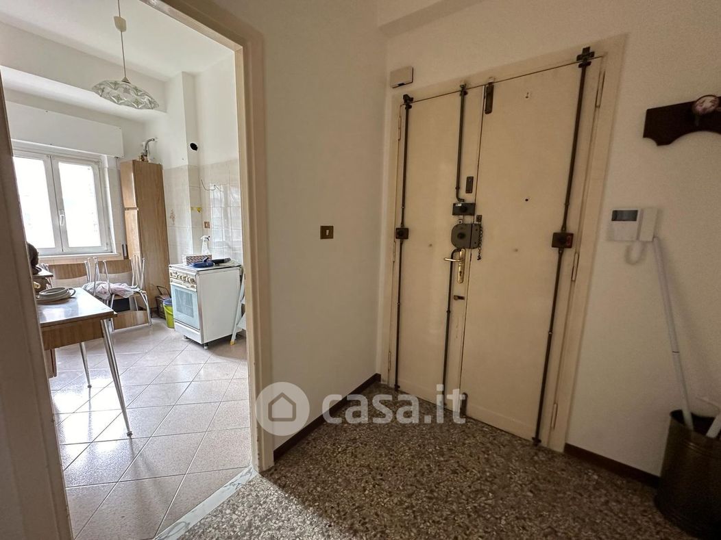 Appartamento in Vendita in Via Anghiari 3 a Roma