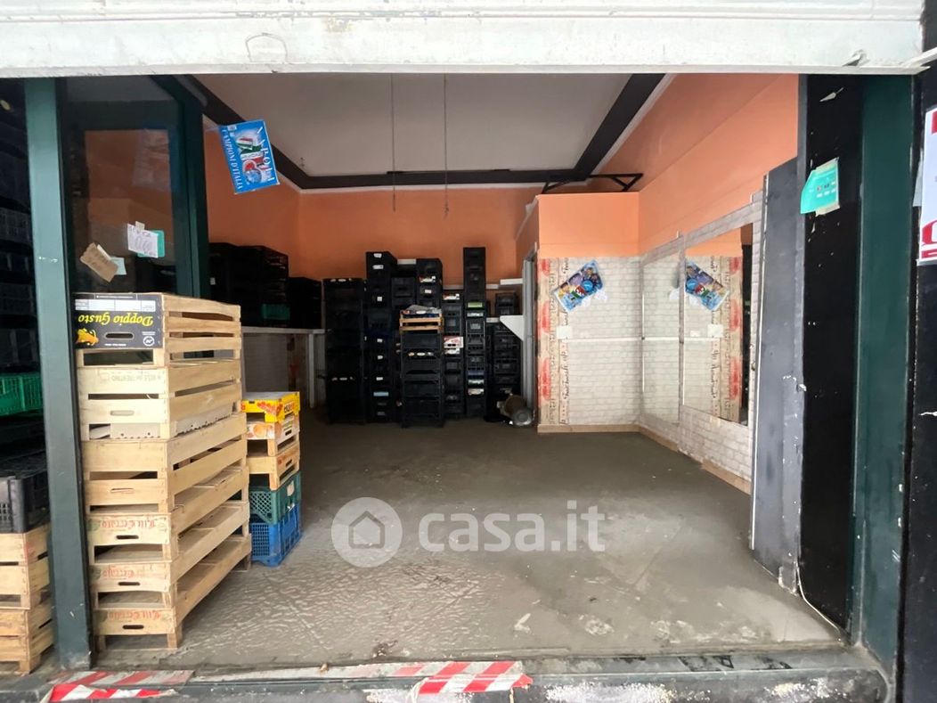 Negozio/Locale commerciale in Affitto in Via Cesare Battisti a Scafati