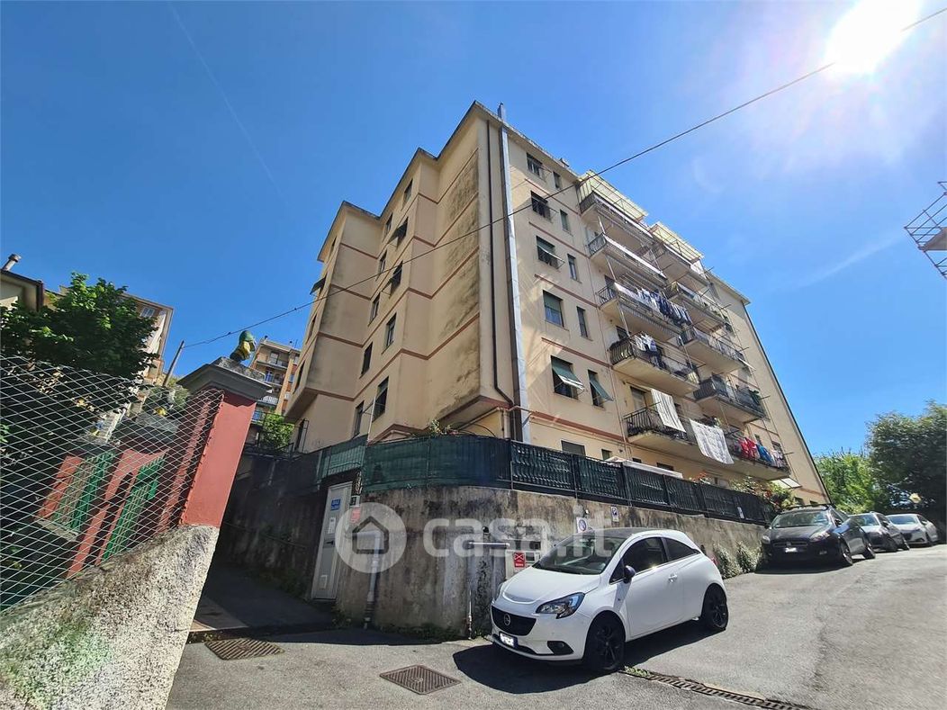 Appartamento in Vendita in Salita Serra Riccò a Genova