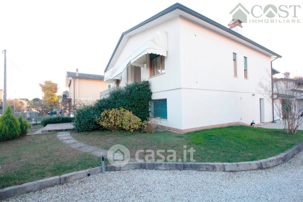 Casa indipendente in Vendita in Via Roma 46 a Montecchio Precalcino