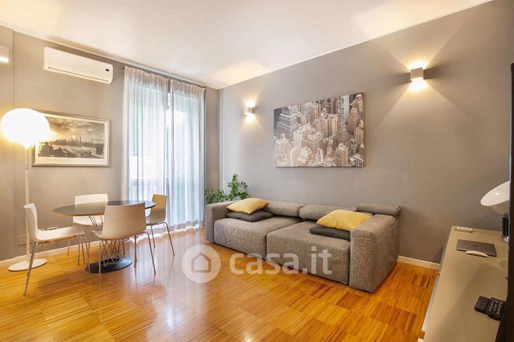 Appartamento in Vendita in Via Breno a Milano