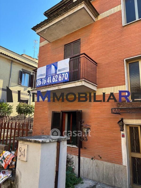 Appartamento in Vendita in Via delle Nespole a Roma