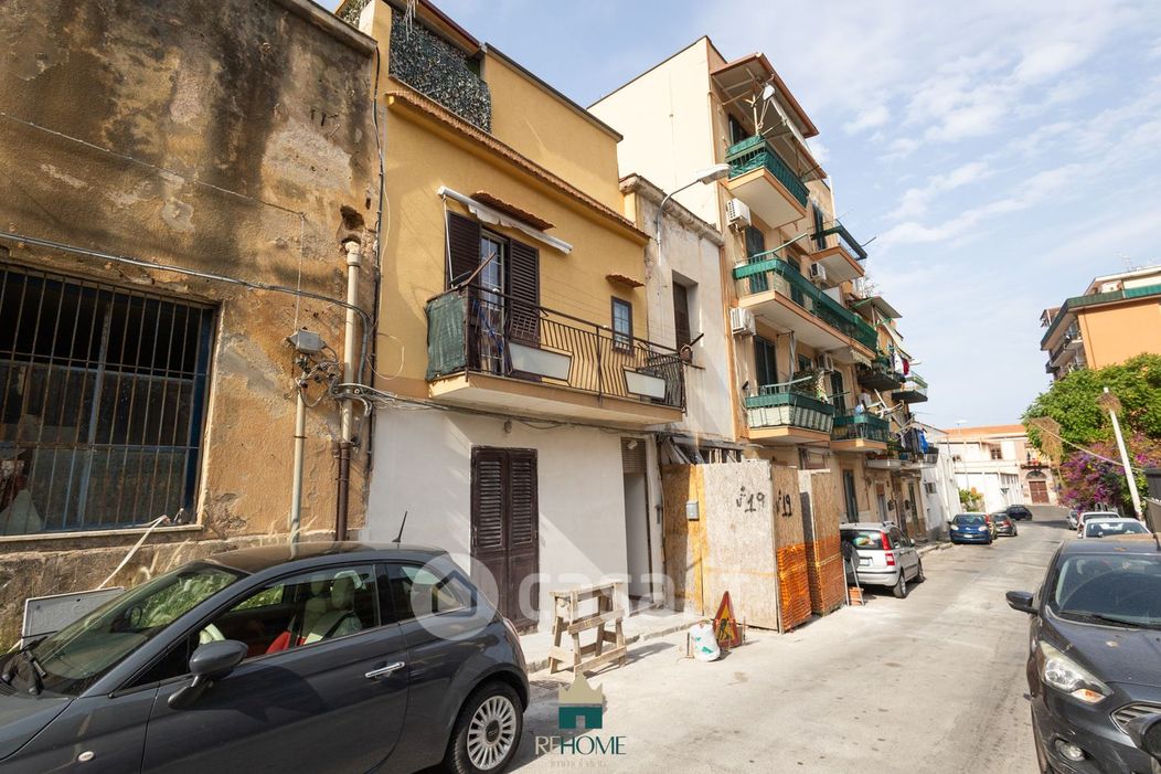 Appartamento in Vendita in Via Lavitrano Luigi Cardinale 19 a Palermo