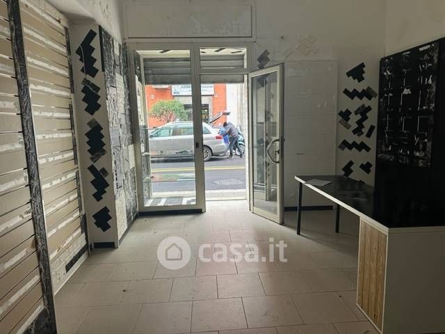 Negozio/Locale commerciale in Vendita in Via Francesco Crispi 174 a Bari