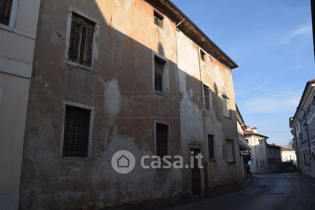 Casa Bi/Trifamiliare in Vendita in Via Borgo a Malo