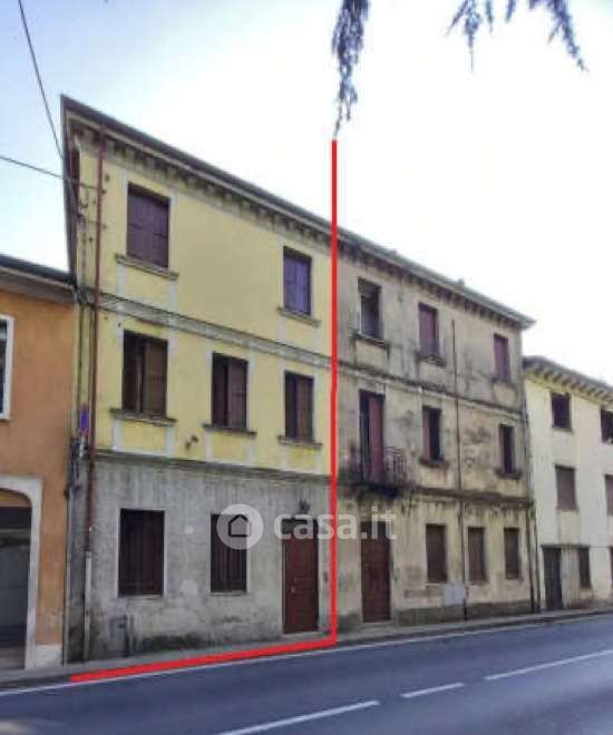 Casa Bi/Trifamiliare in Vendita in Via Guardino Colleoni a Thiene