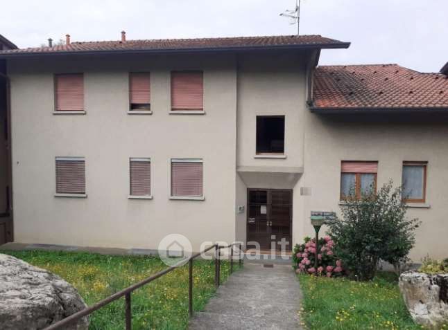 Appartamento in Vendita in Vicolo Bosco a Caprino Bergamasco