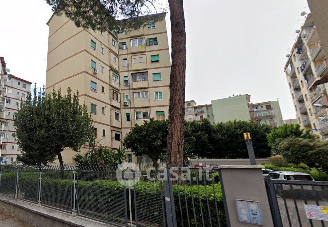 Appartamento in Vendita in Via Luigi Mercantini 10 a Napoli
