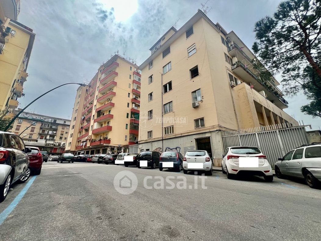 Appartamento in Vendita in Via Marc'Antonio a Napoli