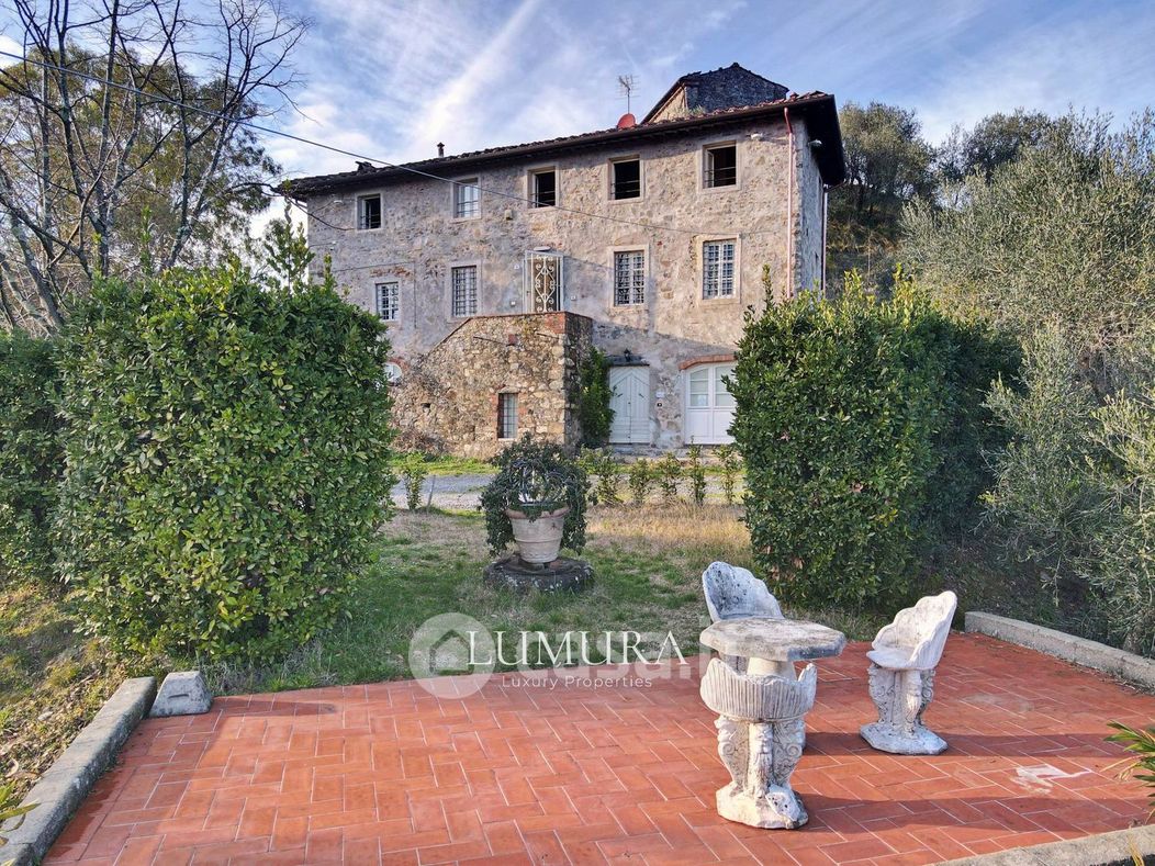 Rustico/Casale in Vendita in Via di Moriano a Lucca