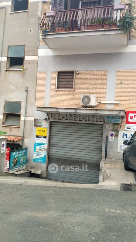 Negozio/Locale commerciale in Vendita in Via Capannori a Roma