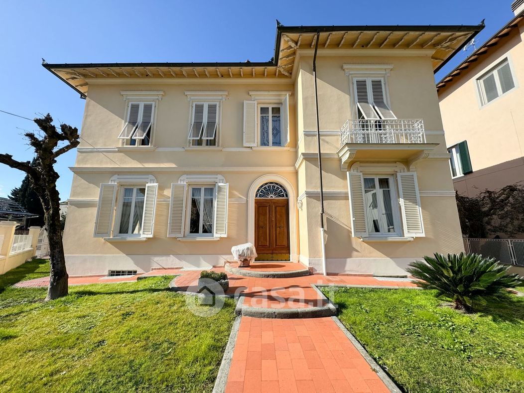 Villa in Vendita in Borgo Giannotti a Lucca