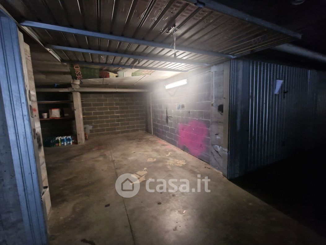 Garage/Posto auto in Affitto in Via Cassino Scanasio 10 a Rozzano