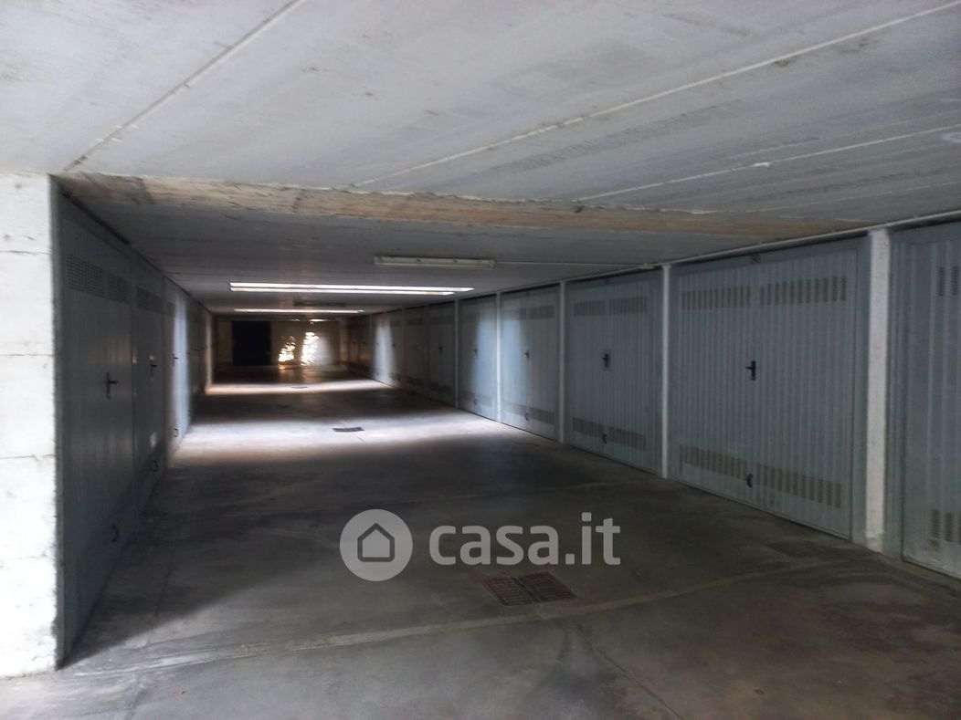 Garage/Posto auto in Vendita in vittorio veneto 9 a Cesano Boscone