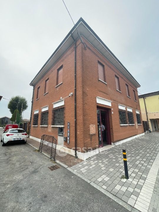 Negozio/Locale commerciale in Vendita in Via Chiesa Sud 23 a Novi di Modena