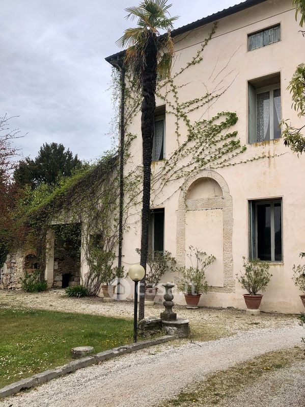 Villa in Vendita in Strada della Commenda a Vicenza