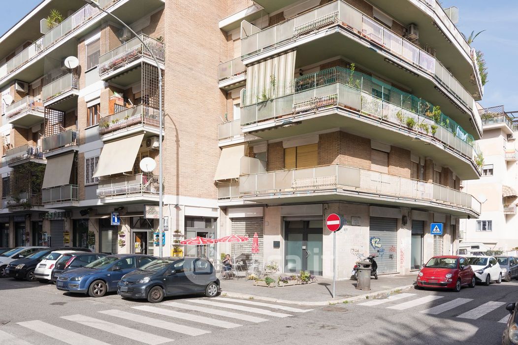 Negozio/Locale commerciale in Vendita in Via Innocenzo XI 45 /49 a Roma