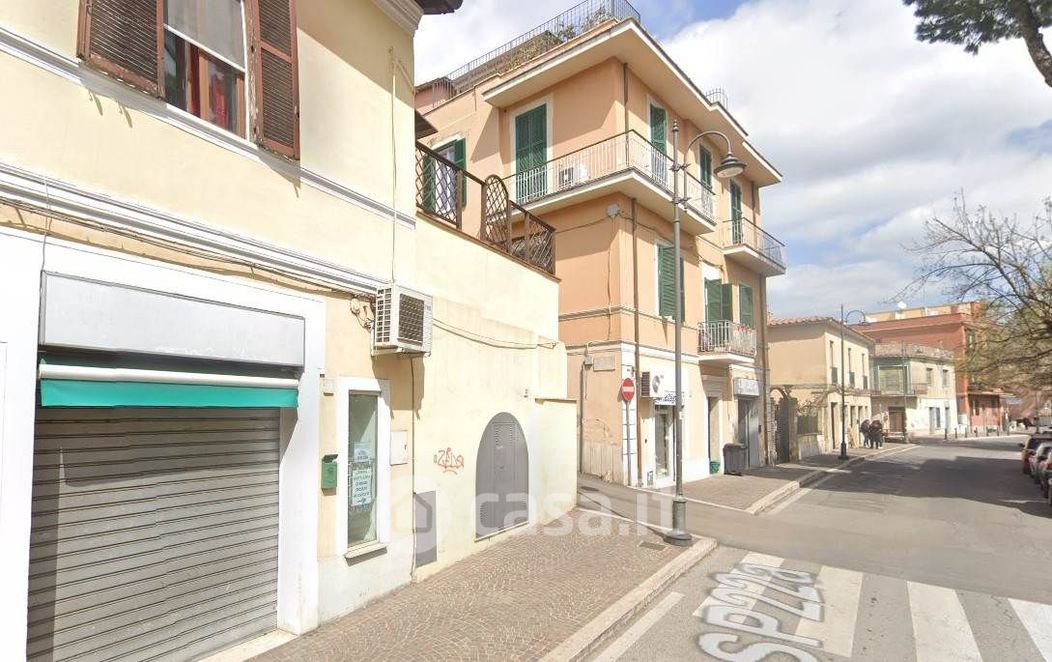 Negozio/Locale commerciale in Vendita in Via Edmondo Riva 25 a Monterotondo