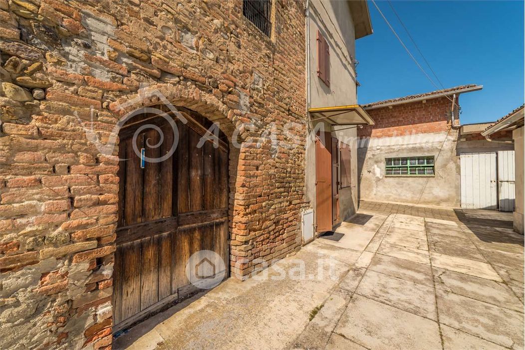 Casa Bi/Trifamiliare in Vendita in Via Varano 28 a Noceto