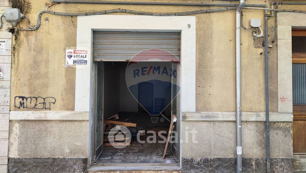 Negozio/Locale commerciale in Vendita in Via Emanuele De Deo 9 a Bari