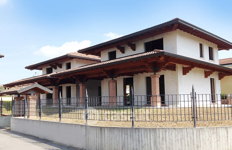 Casa Bi/Trifamiliare in Vendita in a Desenzano del Garda