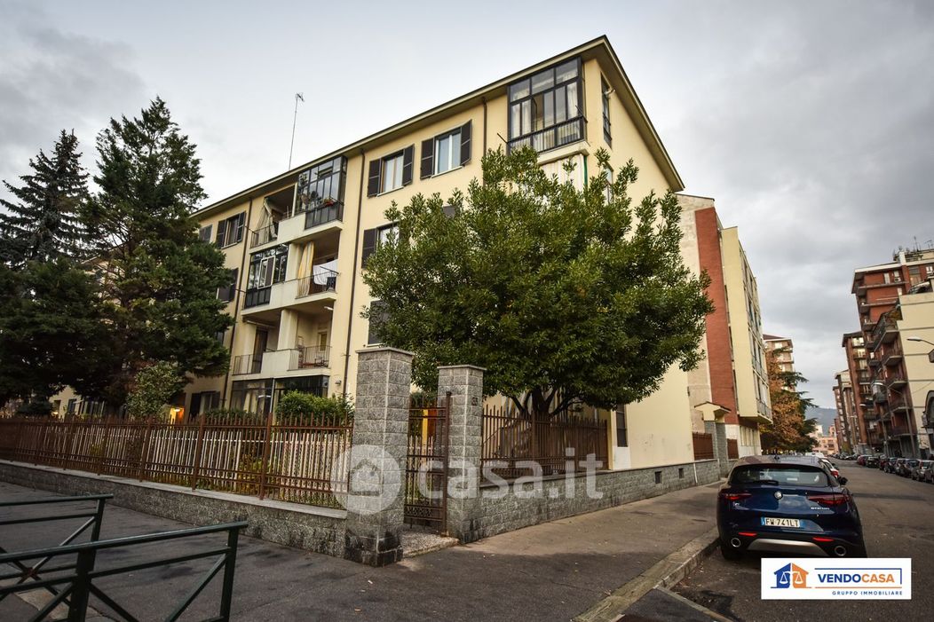Appartamento in Vendita in Via LA LOGGIA 35 a Torino
